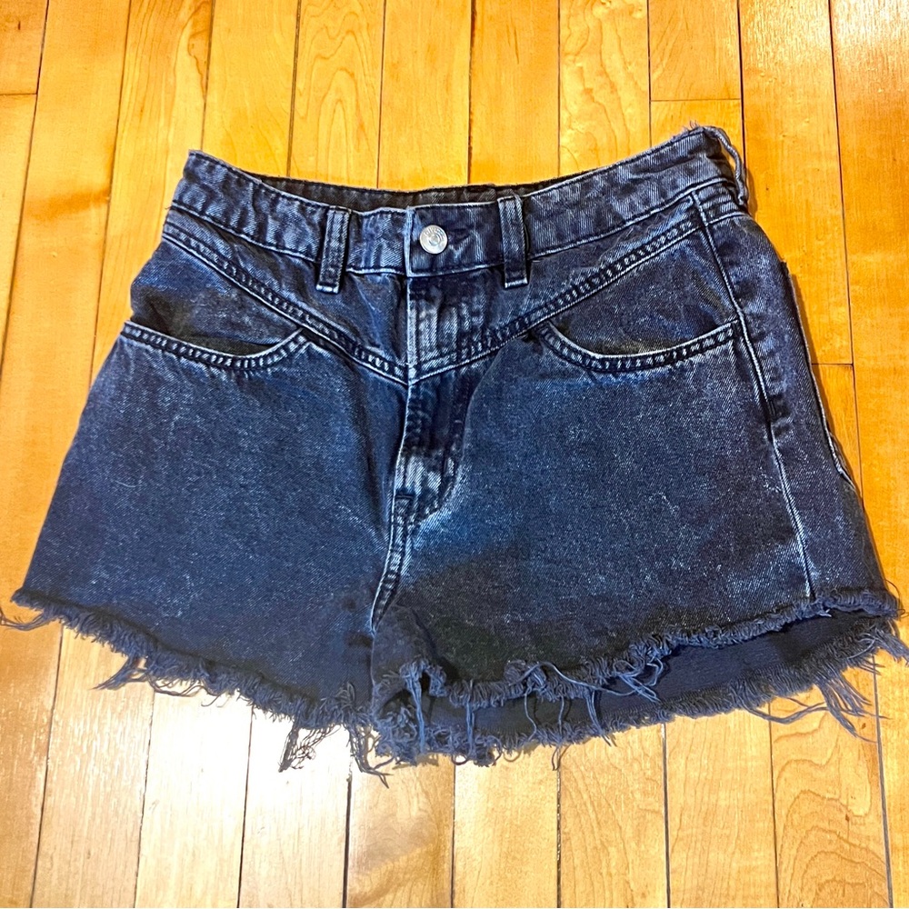 H&M DIVIDED black wash cutoff Jean shorts
